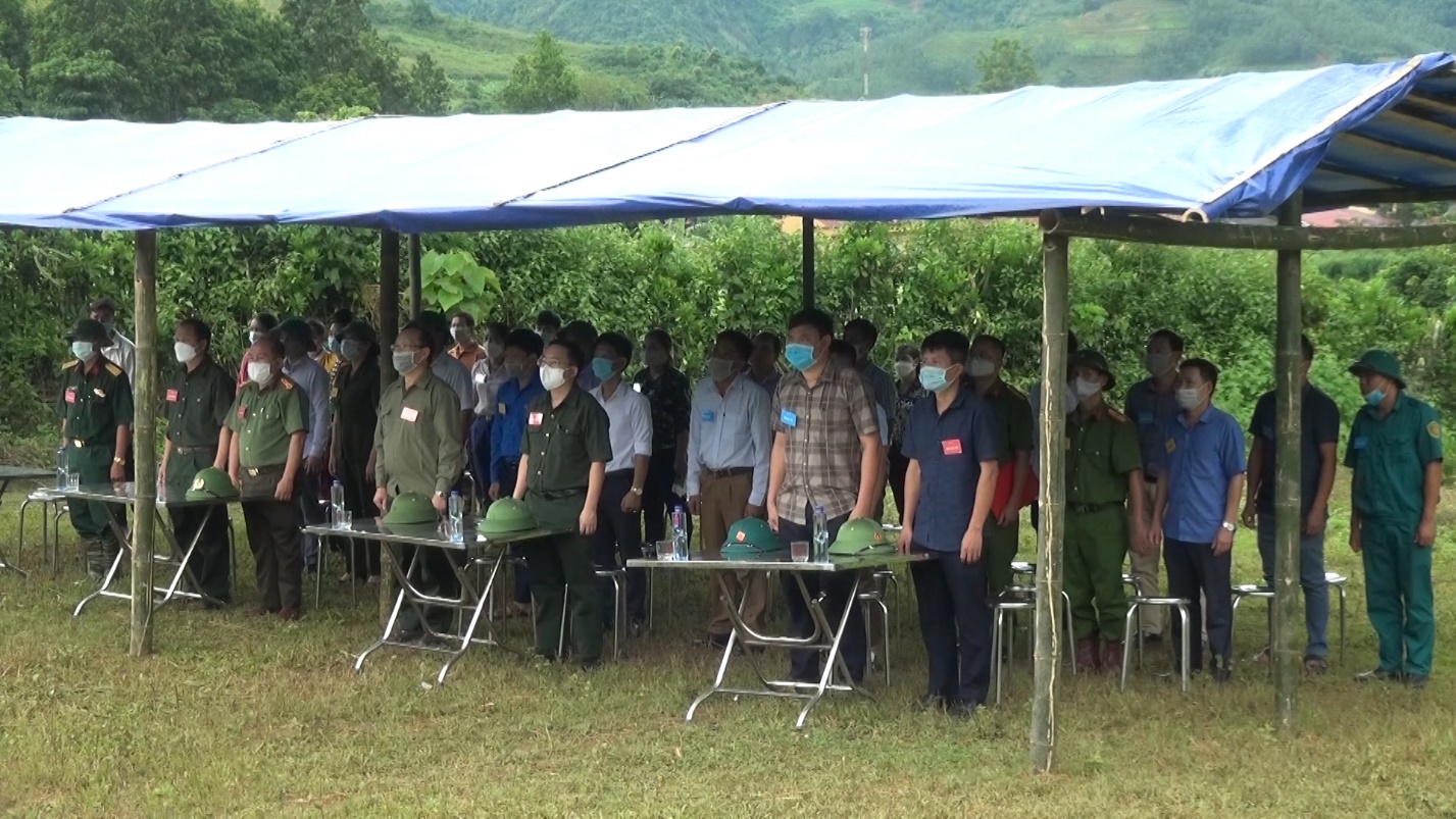 Các đại biểu dự Thực hành chiến đấu phòng thủ xã Mùn Chung