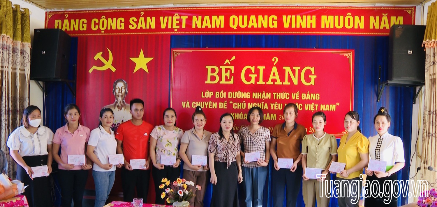 Tổng kết  lớp bồi dưỡng nhận thức về Đảng  và chuyên đề “Chủ nghĩa yêu nước Việt Nam” khóa VI năm 2022