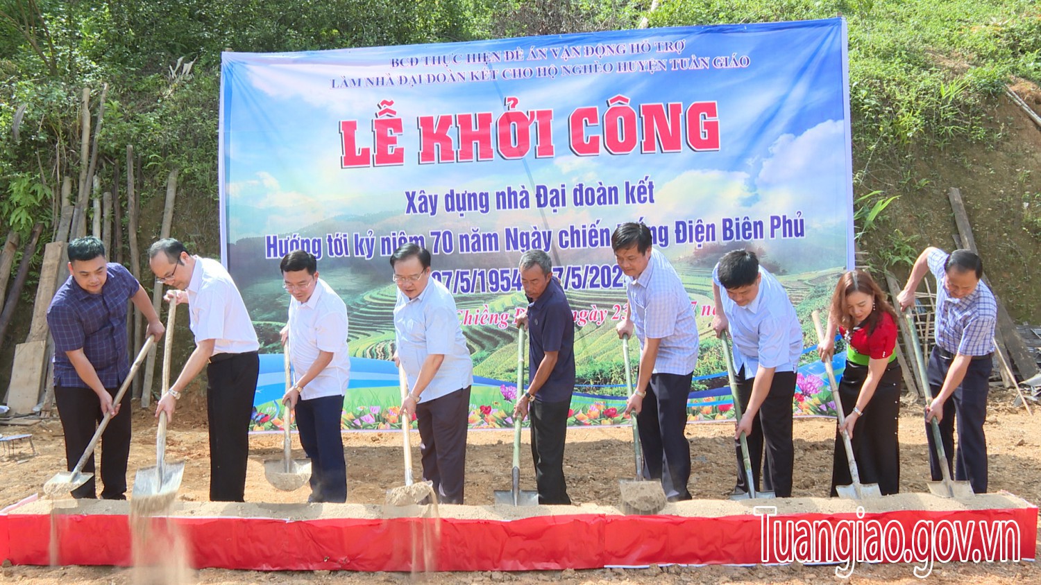 Lễ khởi công xây dựng nhà Đại đoàn kết cho hộ nghèo huyện Tuần Giáo hướng tới kỉ niệm 70 năm chiến thắng Điện Biên Phủ