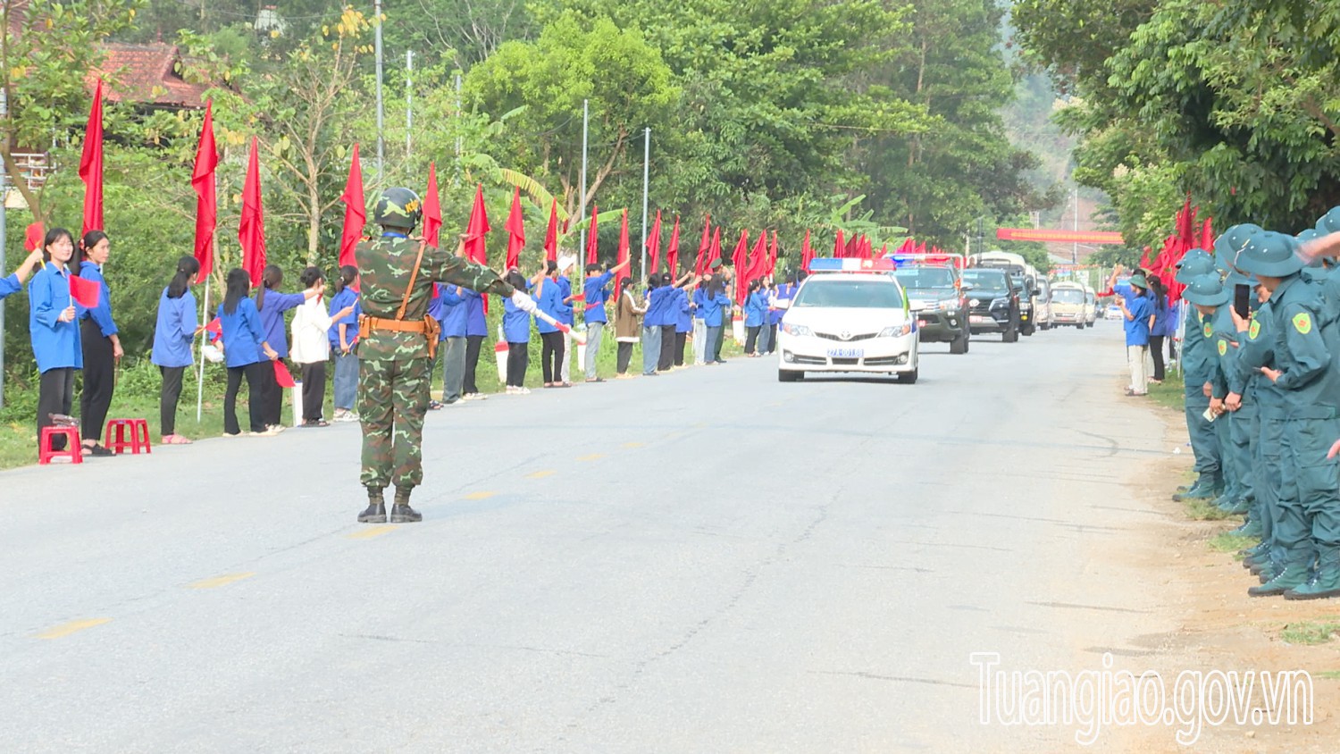 Tuần Giáo: Tiễn đoàn diễu binh kỷ niệm 70 năm chiến thắng Điện Biên Phủ