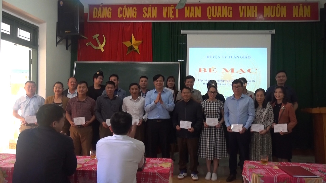 Tuần Giáo Bế mạc lớp bồi dưỡng nghiệp vụ công tác Đảng cho Bí thư, phó bí thư cấp ủy cơ sở năm 2020