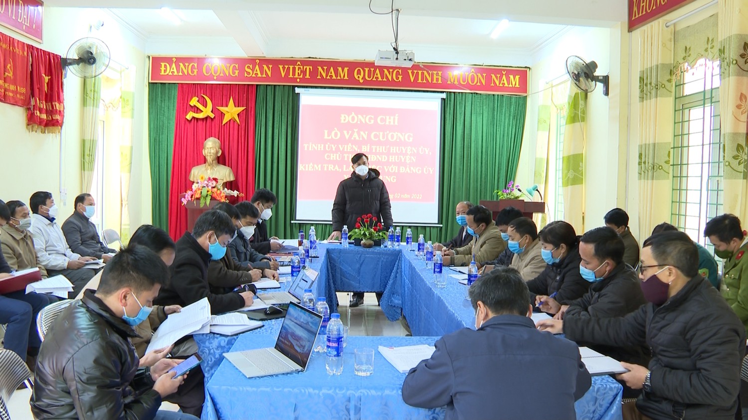 Đồng chí Bí thư Huyện ủy Lò Văn Cương làm việc với xã Ta Ma và Pú Nhung
