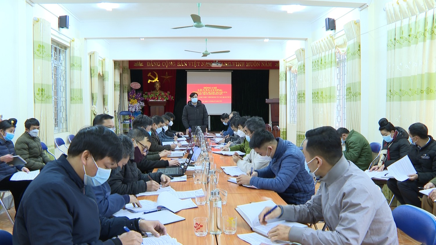 Đồng chí Lò Văn Cương Bí thư Huyện ủy thăm và làm việc tại xã Quài Nưa