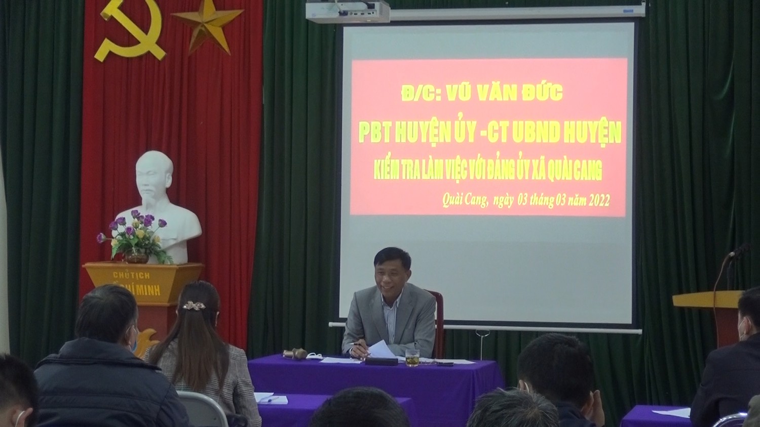 Đồng chí Vũ Văn Đức - Chủ tịch UBND huyện kiểm tra thực hiện nhiệm vụ trước, trong và sau Tết tại hai xã Quài Cang, Rạng Đông