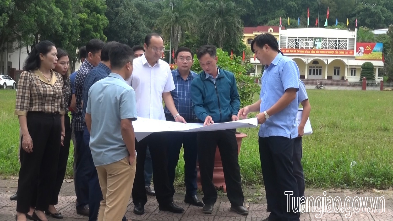 Thường trực Huyện ủy kiểm tra thực địa tại Thị trấn Tuần Giáo và xã Quài Cang