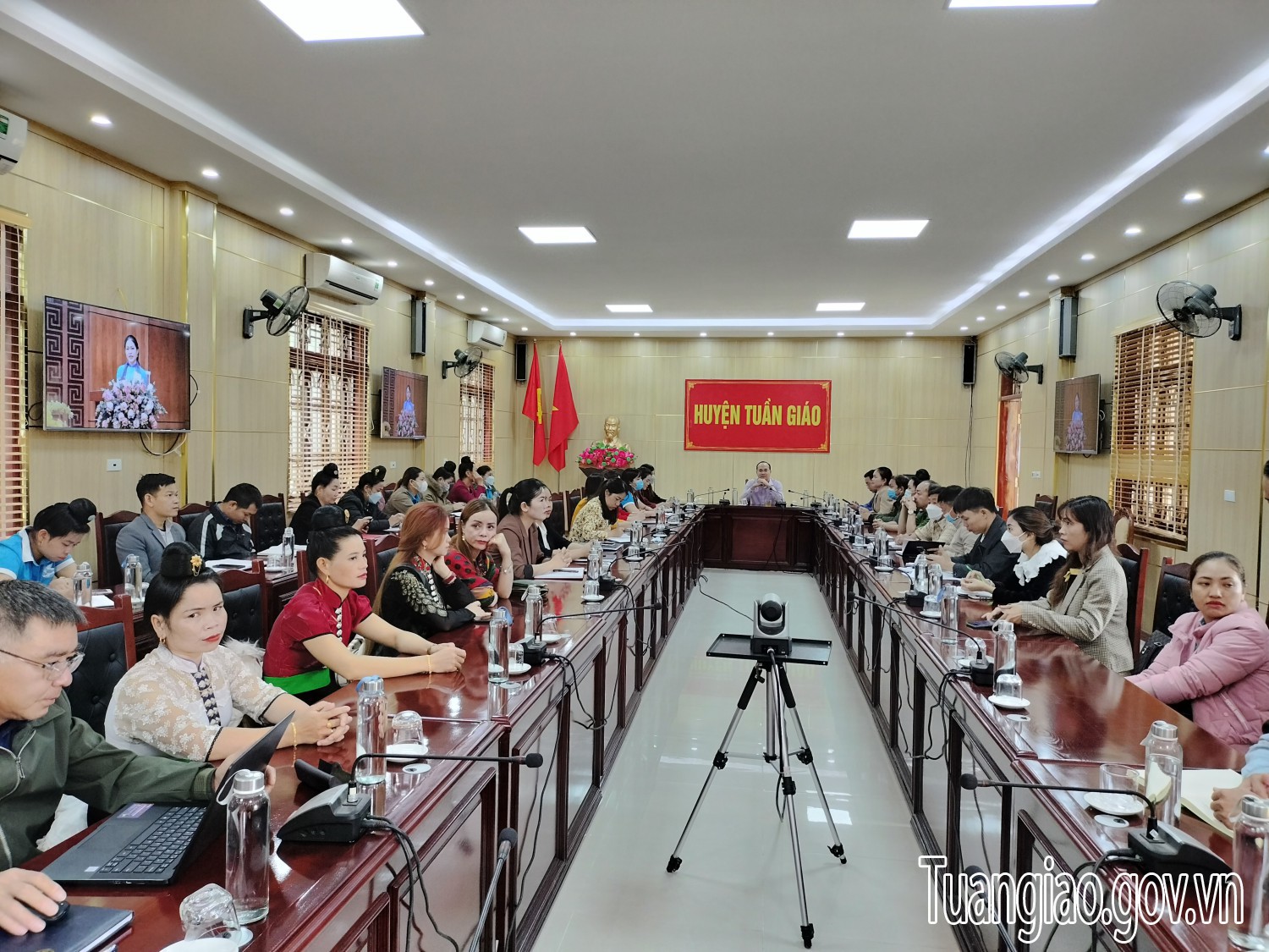 Lễ ra mắt Website Thi trực tuyến và Chương trình đối thoại  giữa lãnh đạo UBND tỉnh với phụ nữ Điện Biên năm 2022