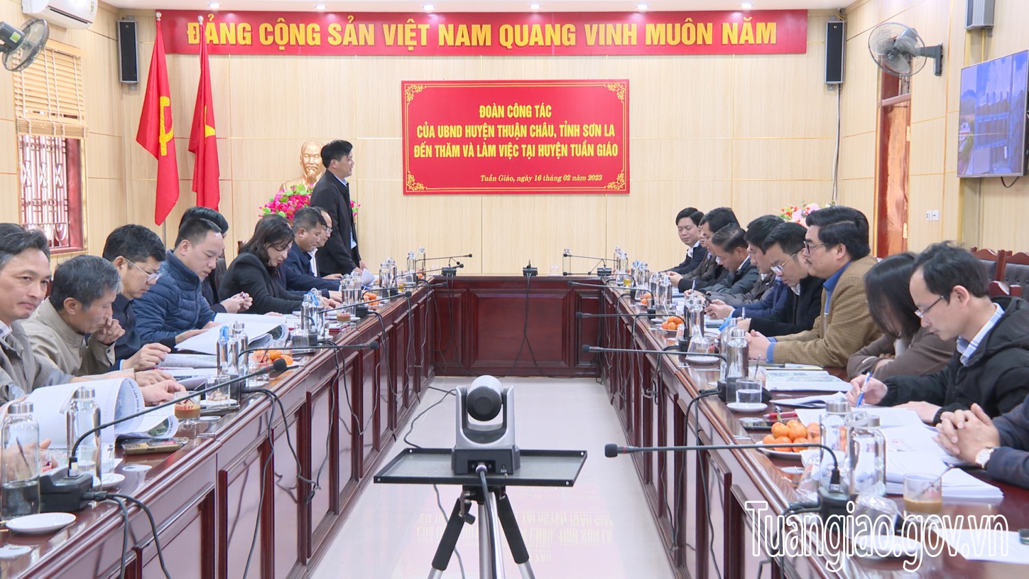 Đoàn công tác của UBND huyện Thuận Châu Tỉnh Sơn La đến thăm và làm việc tại huyện Tuần Giáo