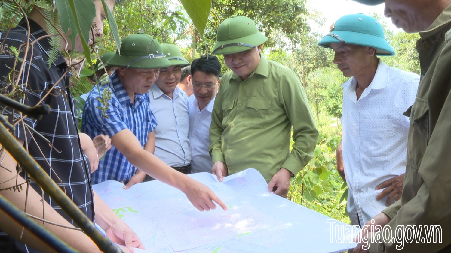 Đồng chí Lò Văn Tiến - PCT UBND Tỉnh Điện Biên kiểm tra và làm việc với huyện Tuần Giáo