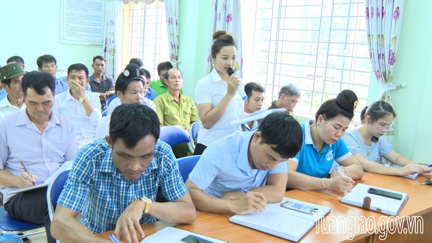 Tổ đại biểu HĐND tỉnh tiếp xúc cử tri trước kỳ họp thứ 11 tại xã Mùn Chung và Chiềng Sinh