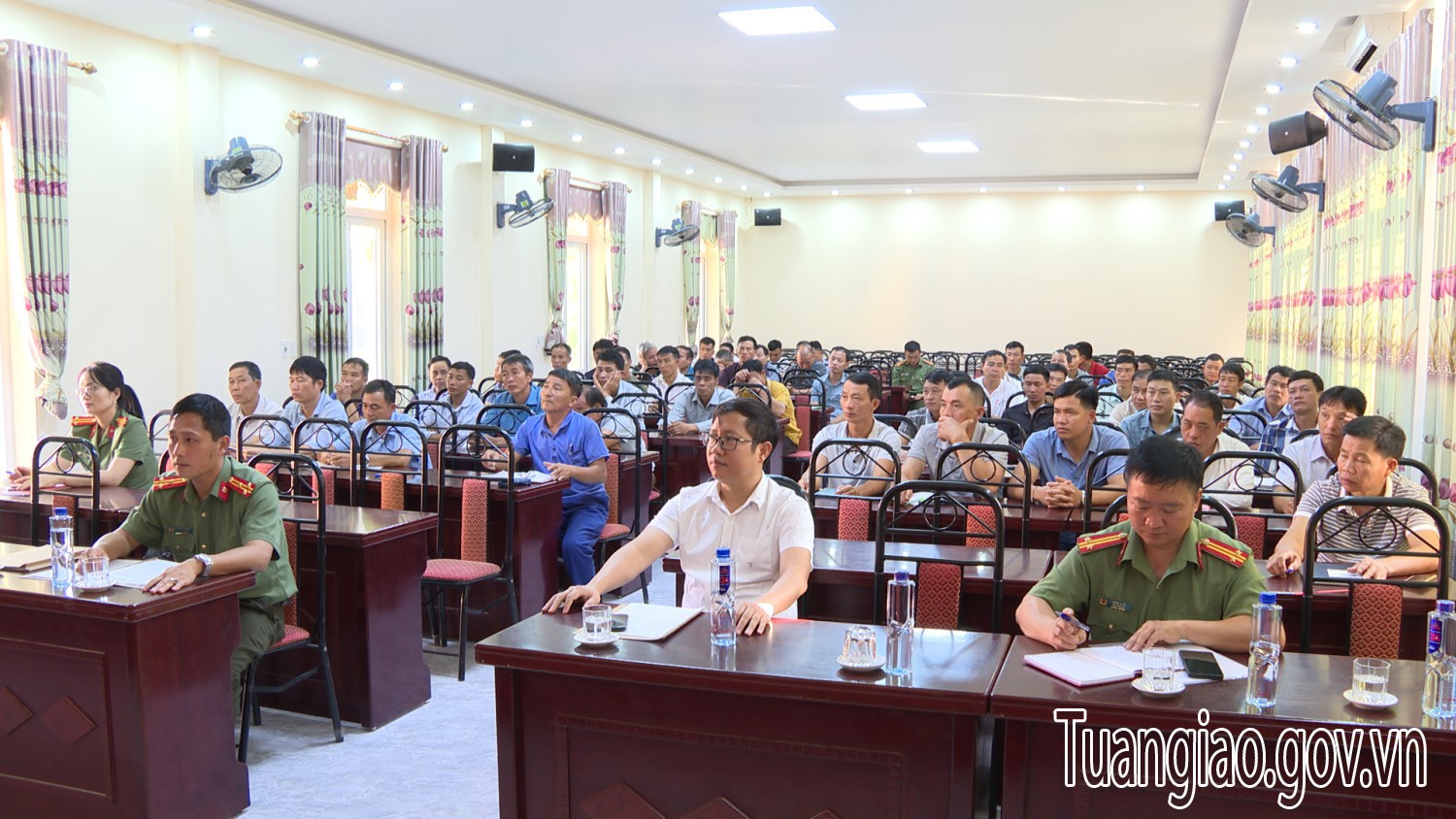 Công an tỉnh Điện Biên tổ chức tập huấn nghiệp vụ bảo vệ cho lực lượng bảo vệ cơ quan, doanh nghiệp, trường học trên địa bàn huyện Tuần Giáo