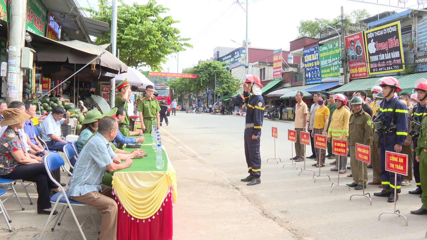 Thực tập phương án chữa cháy tại Chợ trung tâm thị...