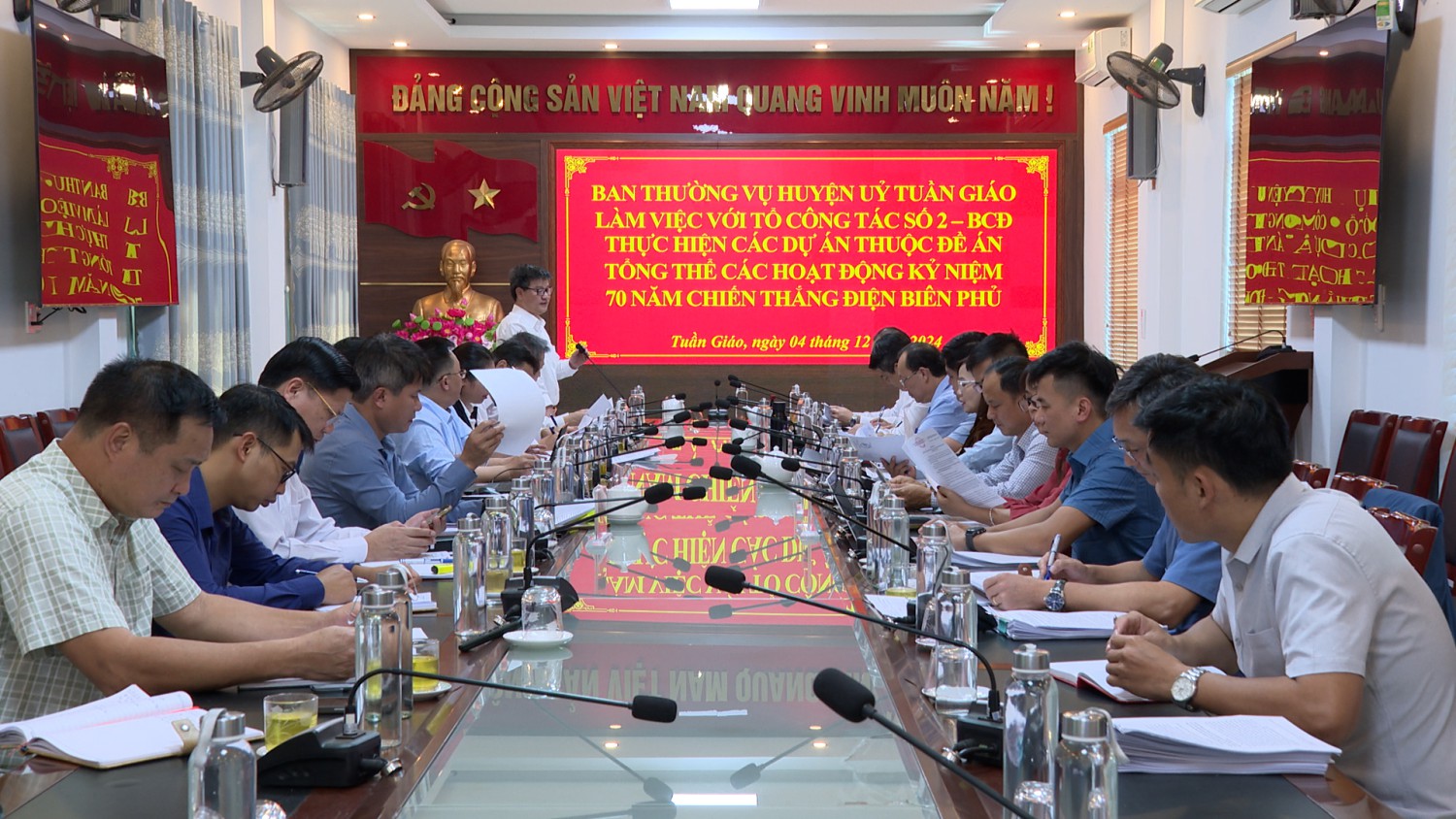 Ban Thường vụ Huyện ủy Tuần Giáo làm việc với tổ công tác số 2 - BCĐ thực hiện các dự án thuộc Đề án tổng thể các hoạt động kỷ niệm 70 năm chiến thắng Điện Biên Phủ