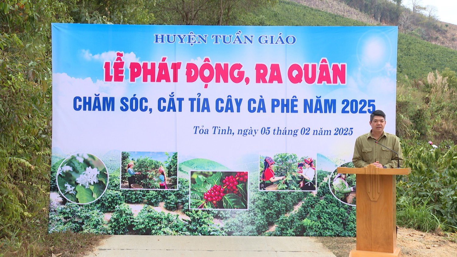 Lễ phát động ra quân chăm sóc, cắt tỉa cây cà phê...