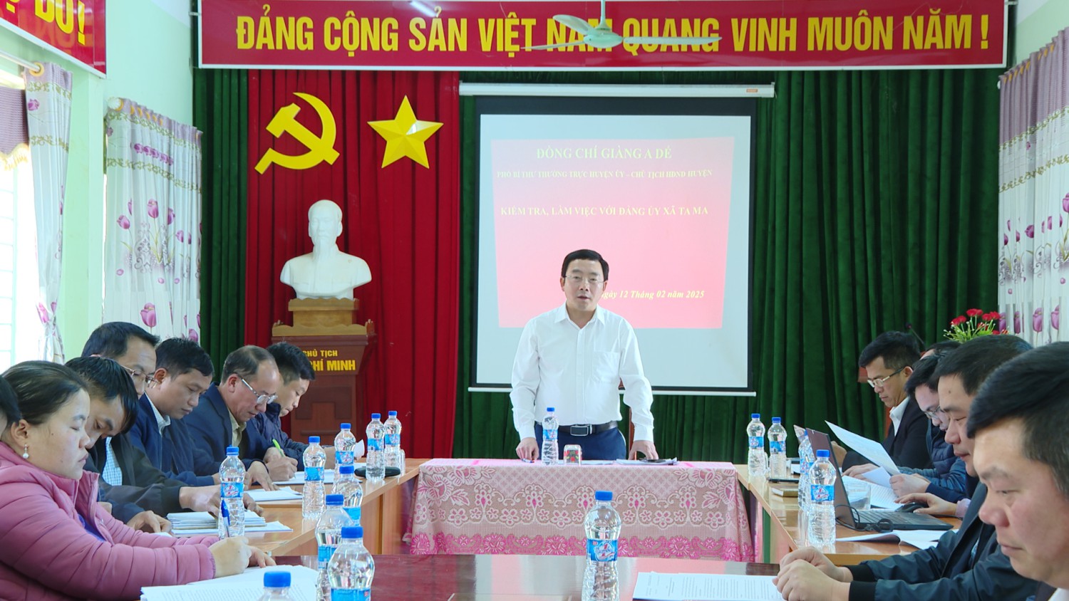 Đồng chí Giàng A Dế-  Phó Bí thư Thường trực Huyện...