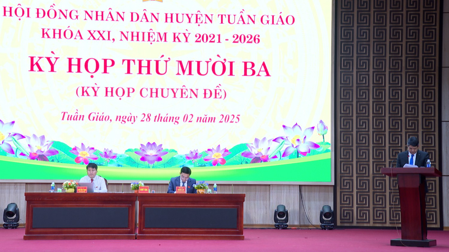 QUANG CẢNH KỲ HỌP