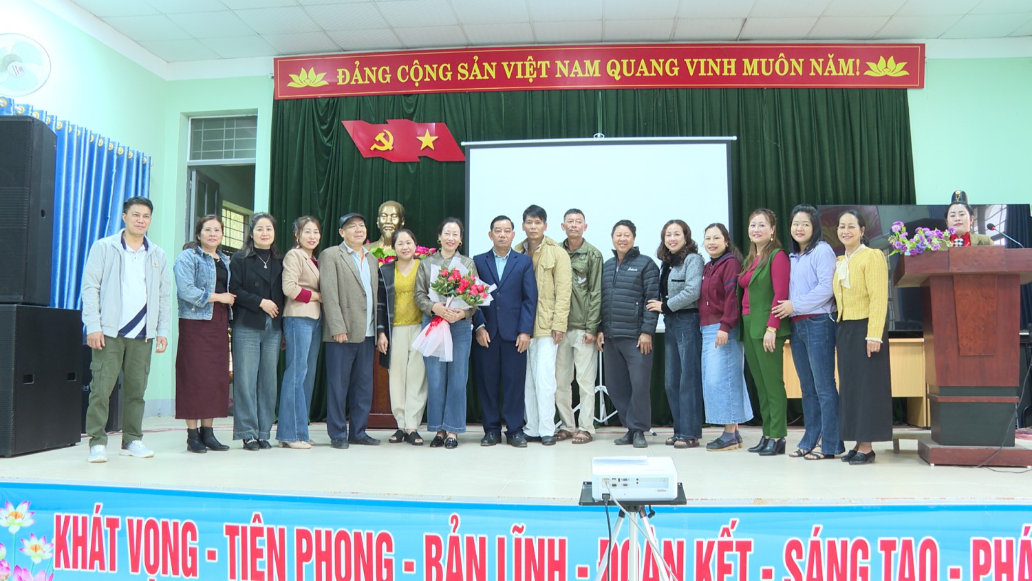 Thành viên CLB ra mắt