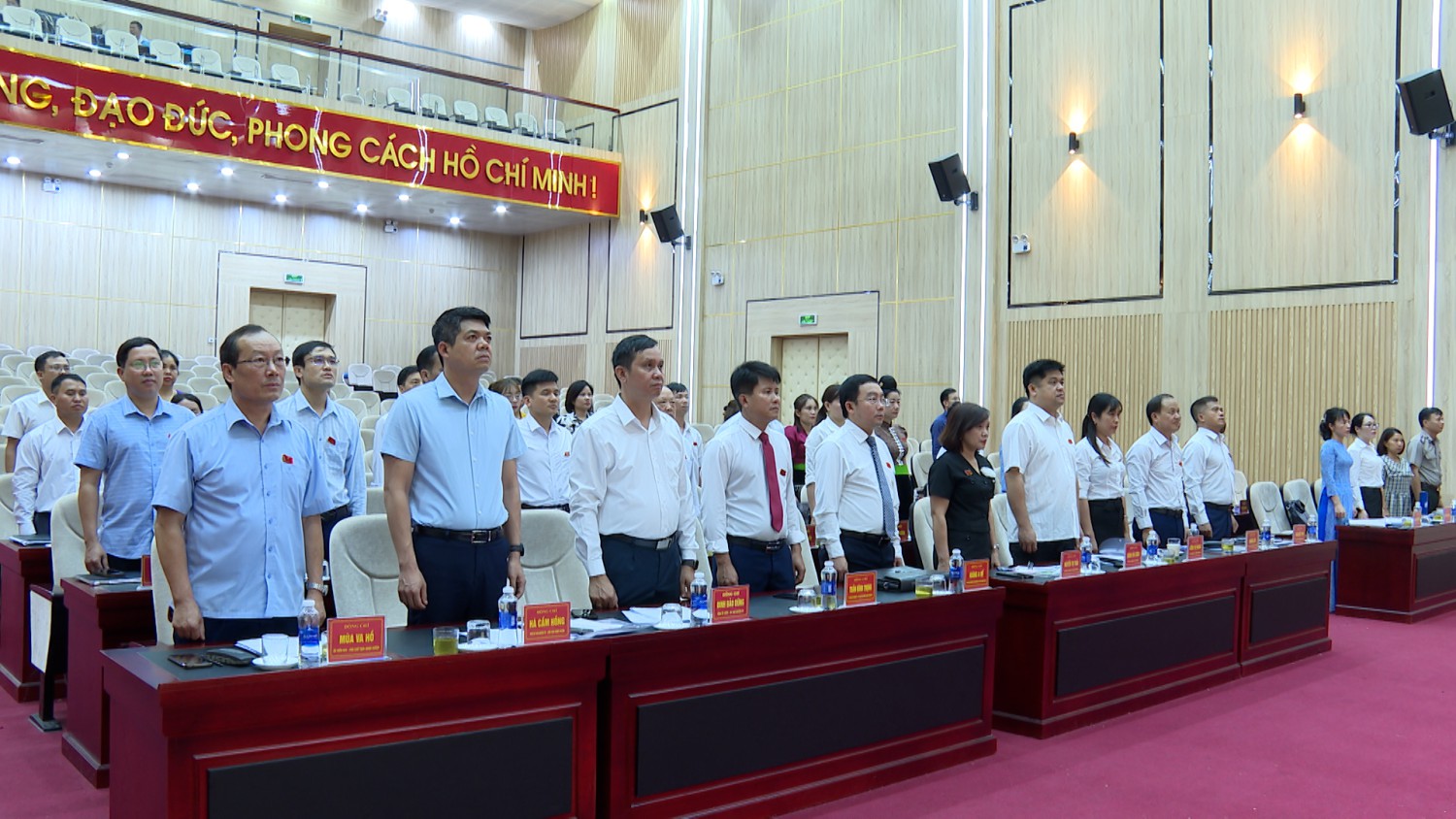 CÁC ĐẠI BIỂU THAM DỰ KỲ HỌP