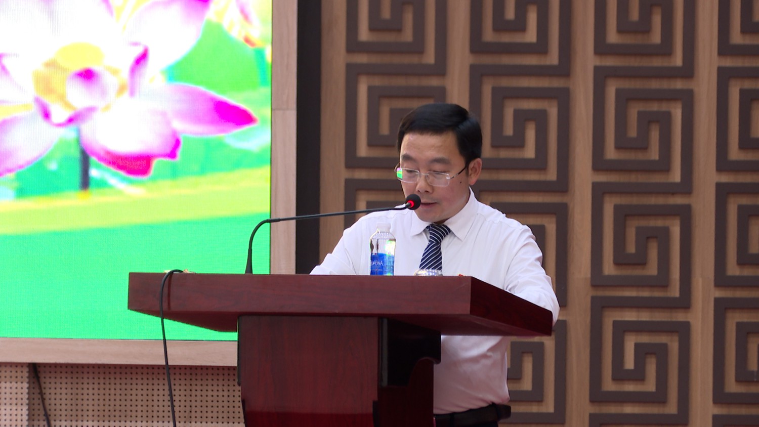 ĐỒNG CHÍ GIÀNG A DẾ PHÁT BIỂU TẠI KỲ HỌP