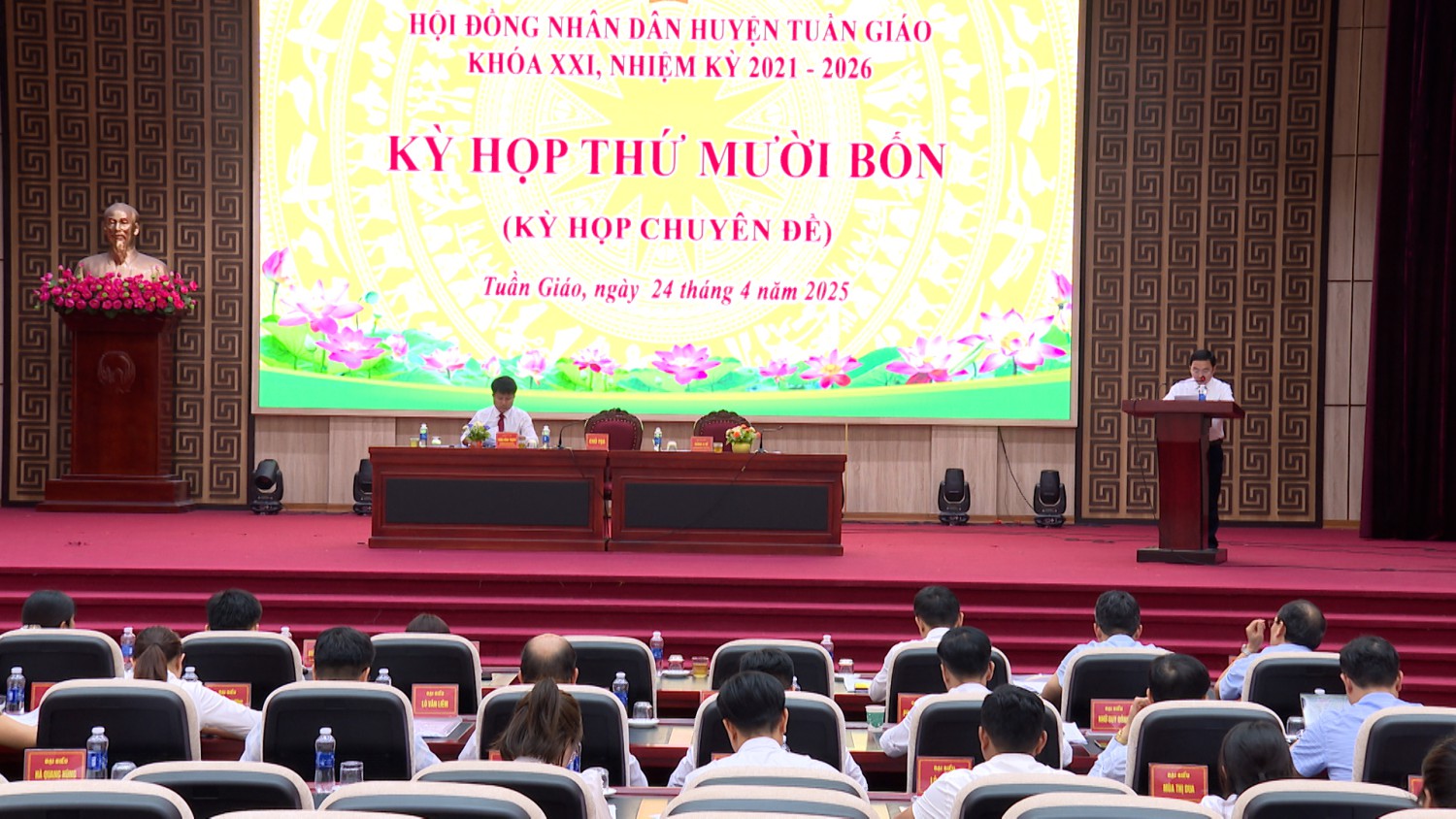 QUANG CẢNH CUỘC HỌP