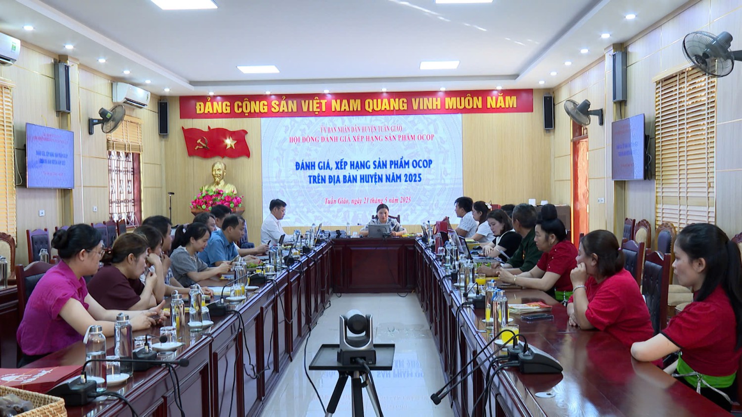 Họp đánh giá, xếp hạng sản phẩm OCOP trên địa bàn...