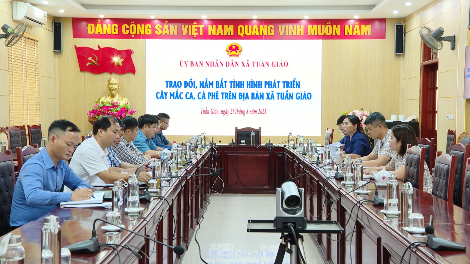 Xã Tuần Giáo làm việc với các đồng chí nguyên lãnh...