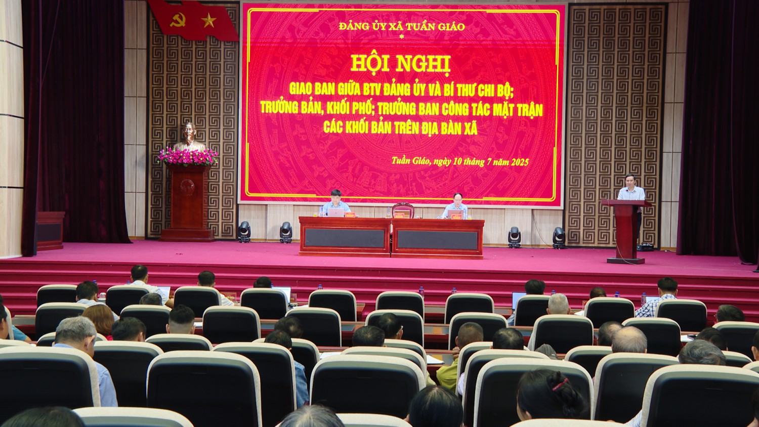 BTV ĐẢNG UỶ XÃ GIAO BAN VỚI  BÍ THƯ CHI BỘ, ...