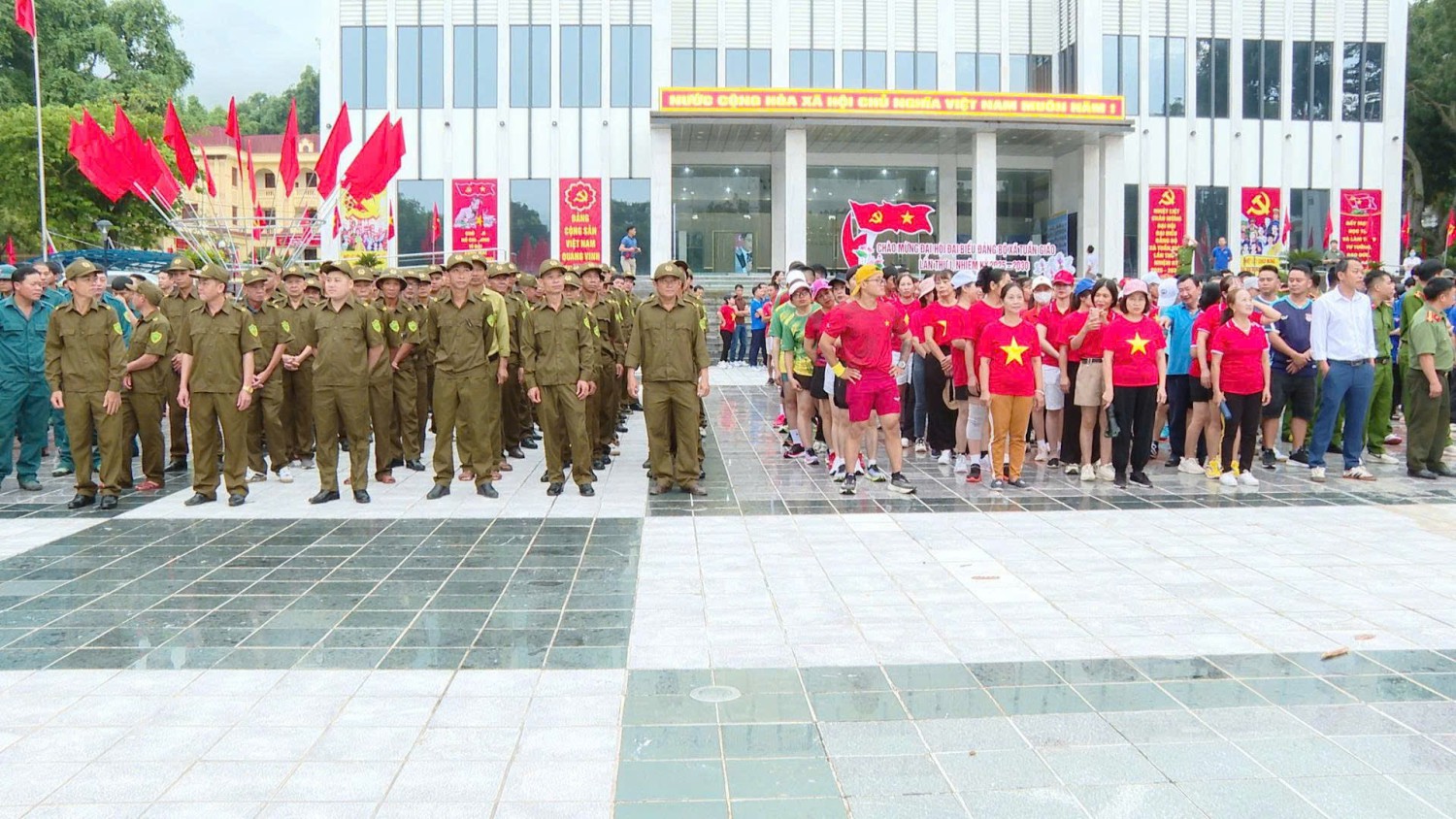 Gần 700 người dân xã Tuần Giáo hưởng ứng chương...