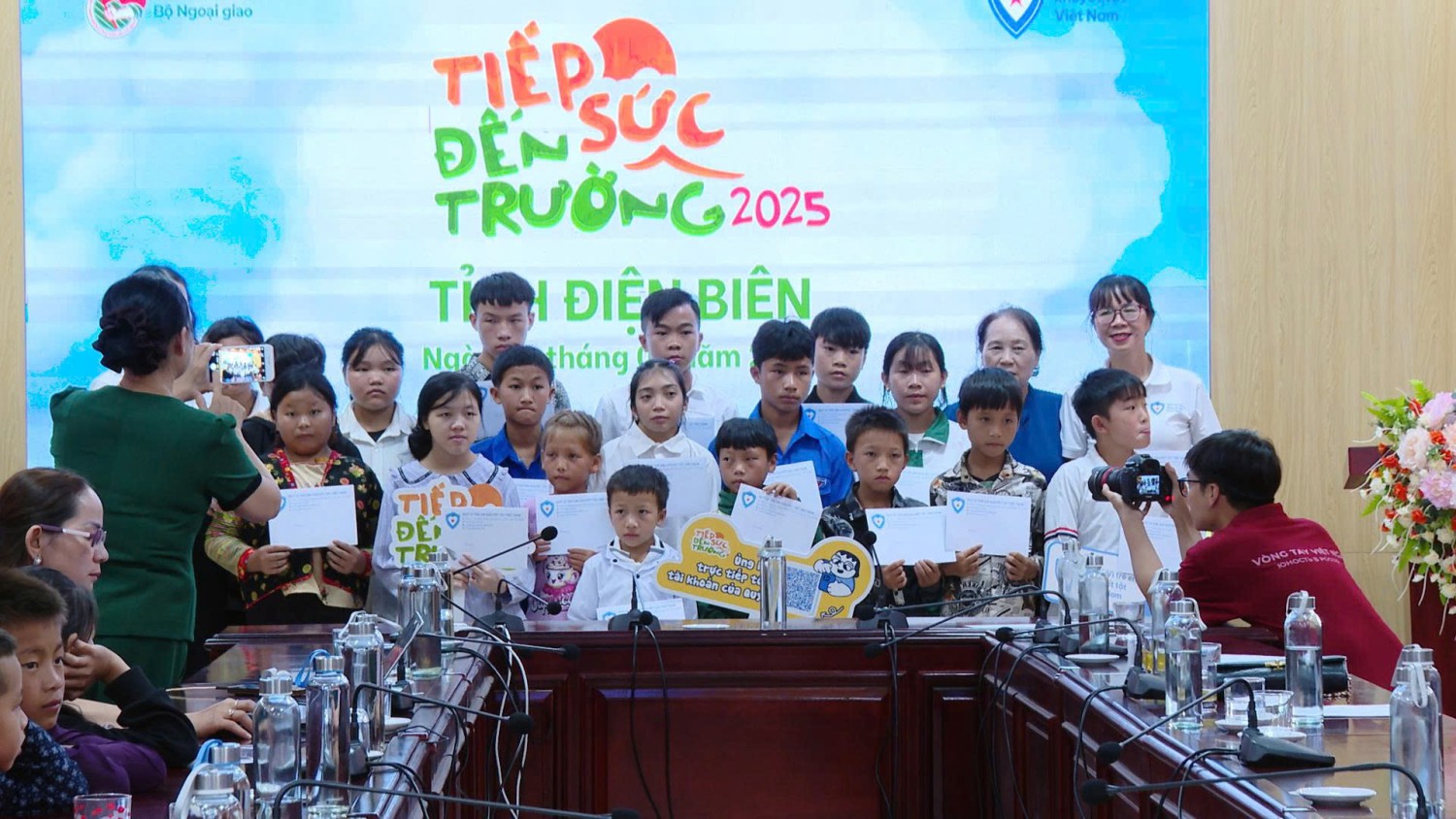 12 học sinh xã Tuần Giáo được nhận học bổng Chương...