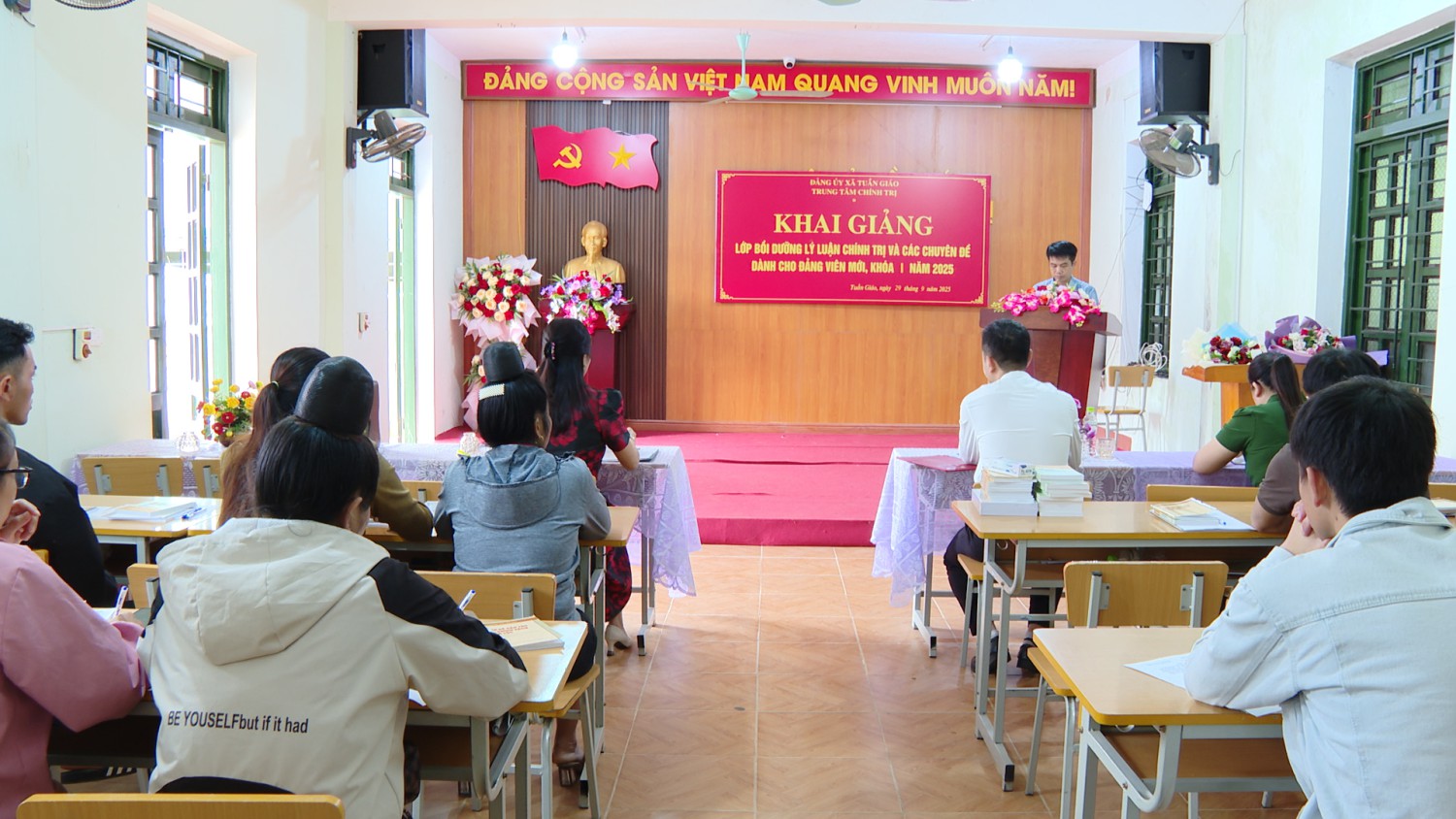 Khai giảng lớp bồi dưỡng lý luận chính trị và các...