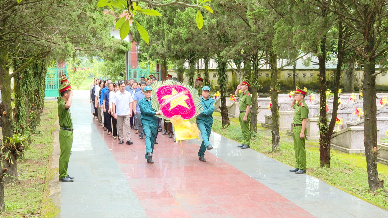 Lễ dâng hương, đặt vòng hoa tại Nghĩa trang Liệt...
