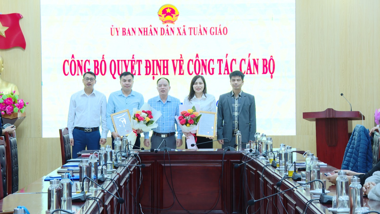 UBND xã Tuần Giáo tổ chức Công bố Quyết định về...