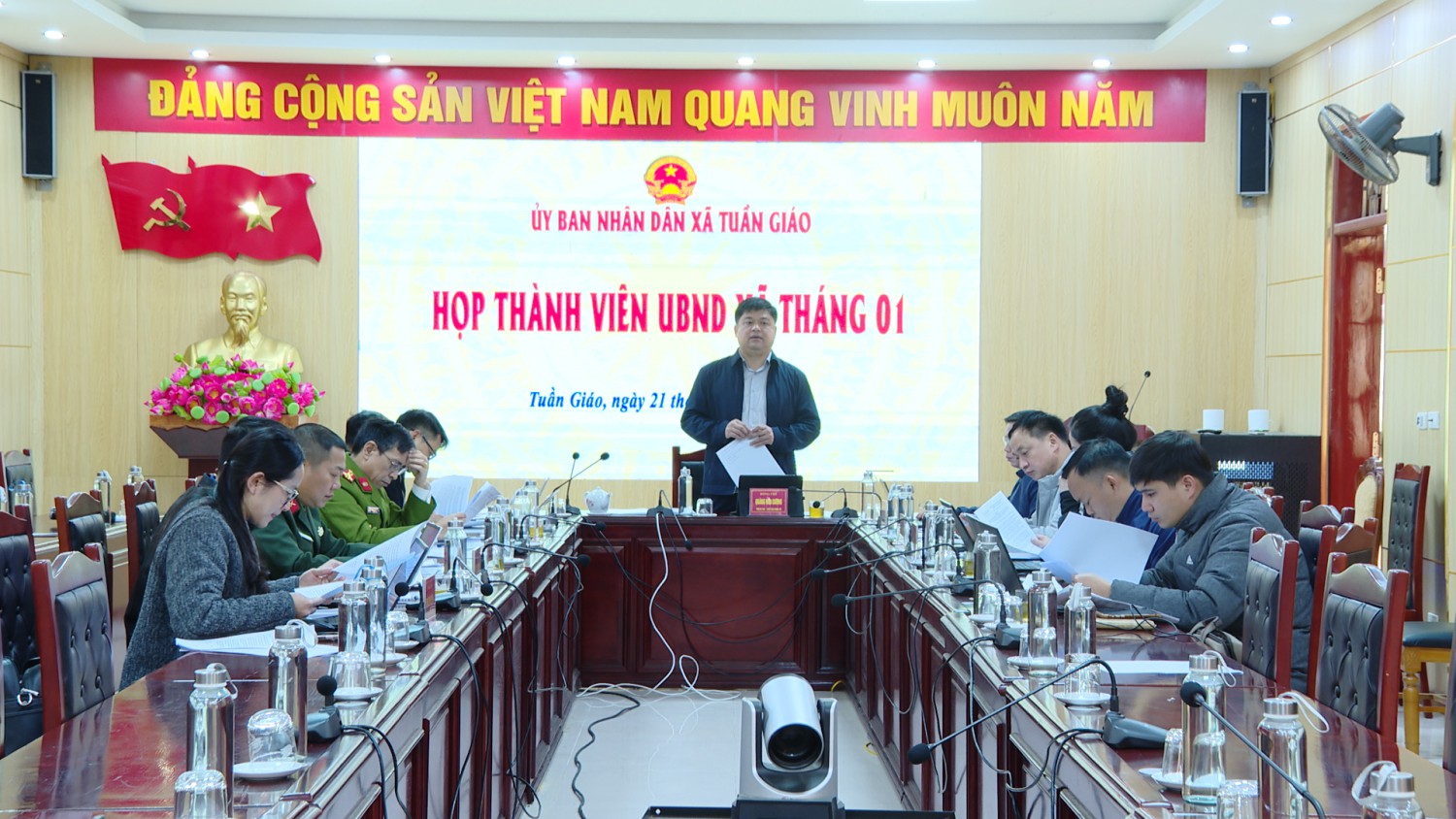 Họp thành viên UBND xã Tuần Giáo tháng 01 năm 2026