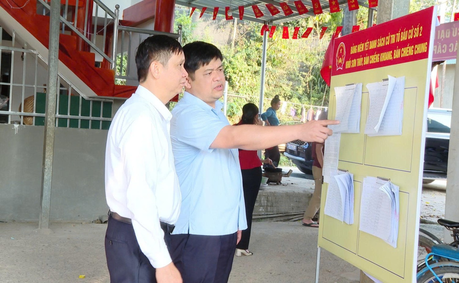 Ban Chỉ đạo bầu cử đại biểu Quốc hội khóa XVI và bầu cử đại biểu Hội đồng Nhân dân các cấp nhiệm kỳ 2026-2031 xã Tuần Giáo kiểm tra công tác chuẩn bị cơ sở vật chất khu vực bỏ phiếu số 2 và khu vực bỏ phiếu số