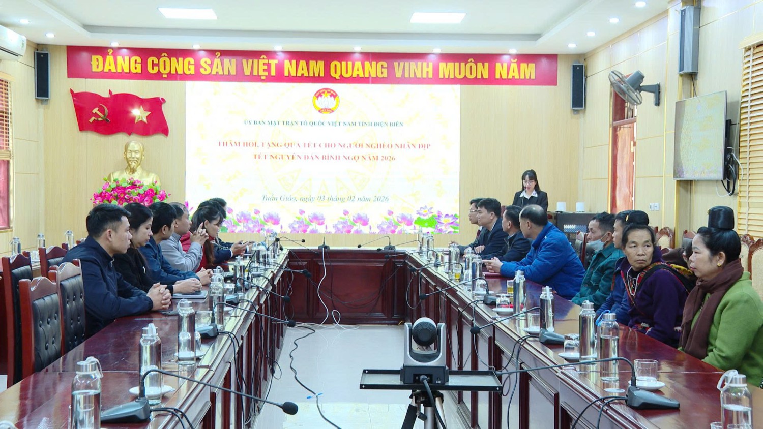 Uỷ ban MTTQ Việt Nam tỉnh Điện Biên thăm hỏi, tặng...