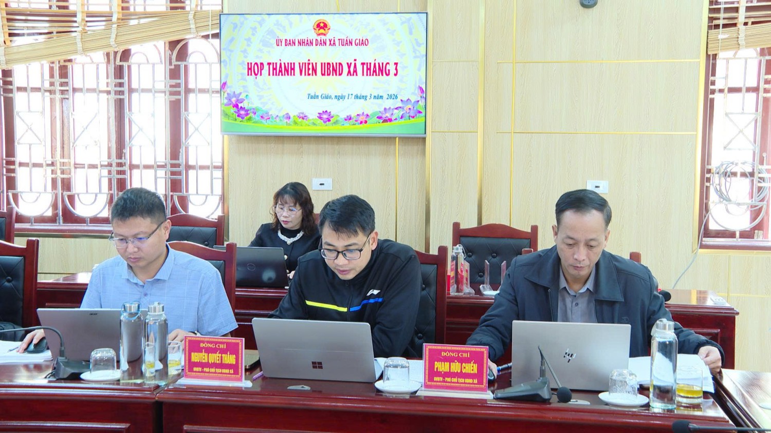 Họp thành viên UBND xã Tuần Giáo tháng 3 năm 2026