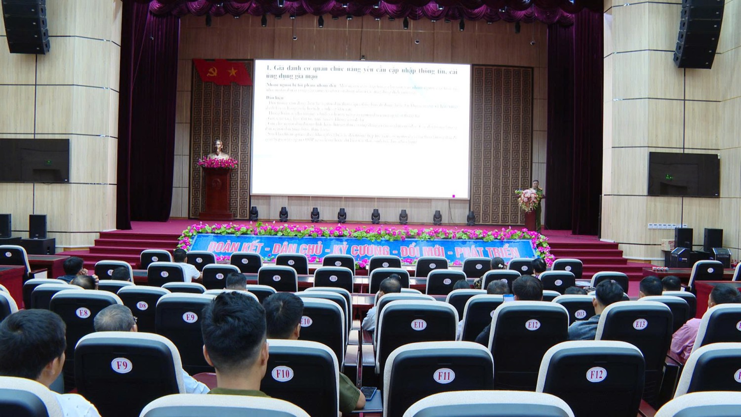 Trung tâm Học tập cộng đồng xã Tuần Giáo tổ chức lớp tập huấn tuyên truyền cách phòng ngừa tội phạm lừa đảo trên không gian mạng