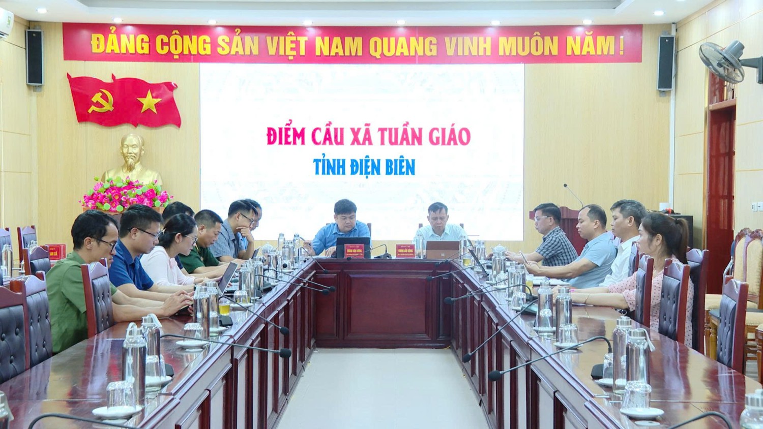 Tuần Giáo tham dự hội nghị thống nhất giao Kịch bản tăng trưởng của UBND tỉnh